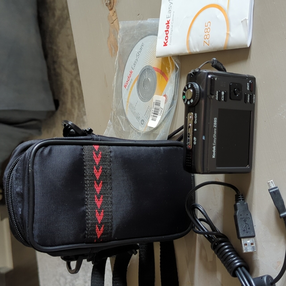 Kodak EasyShare Digital Camera plus Case, plug, book and instructional CD.